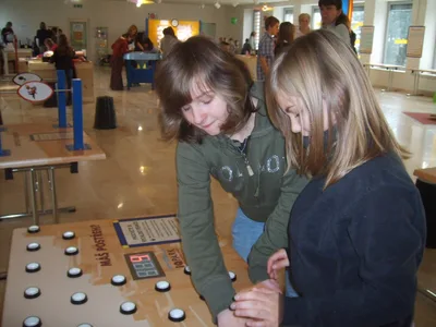 DOTÝKAT SE EXPONÁTŮ PŘIKÁZÁNO!, 19. 11. 2010