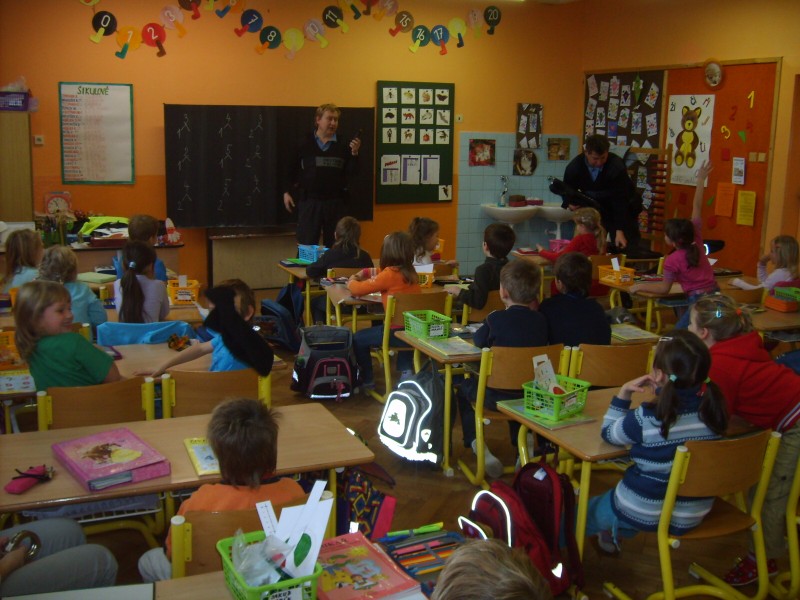 PŘEDNÁŠKA POLICISTŮ, 22. 11. 2010