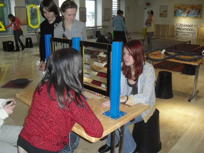 DOTÝKAT SE EXPONÁTŮ PŘIKÁZÁNO 2!, 8. 12. 2010