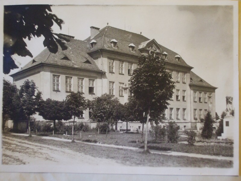 100 let školy
