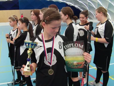 Dívčí florbalový tým ze ZŠ Komenského opět nezklamal, 27. 4. 2012