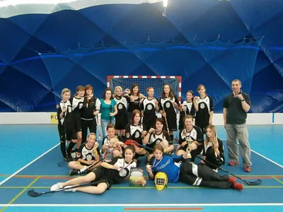 Dívčí florbalový tým ze ZŠ Komenského opět nezklamal, 27. 4. 2012