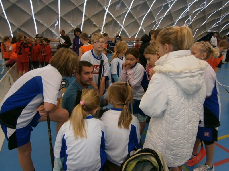 Florbalové hvězdičky z Komenského zazářily v Pardubicích, 6. 12. 2012