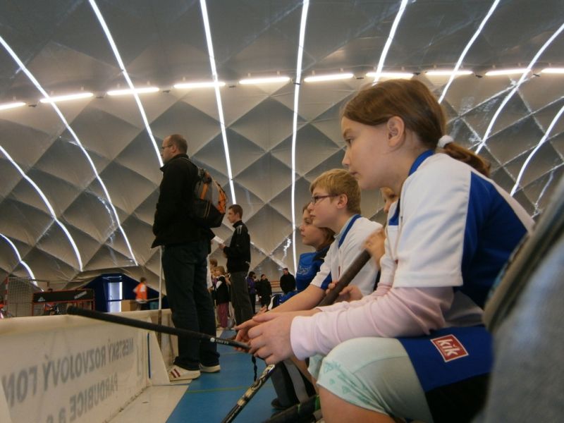 Florbalové hvězdičky z Komenského zazářily v Pardubicích, 6. 12. 2012