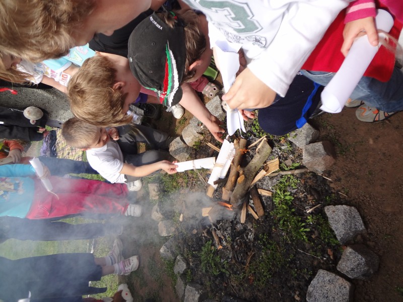 Pálení čarodějnic se školní družinou, 9. 5. 2013