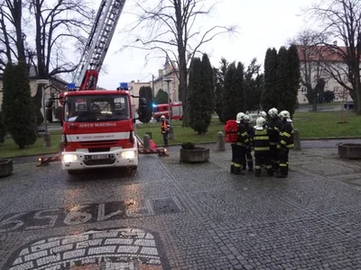 Únik chemikálií a požár na ZŠ Komenského ve Skutči, 16. 12. 2014