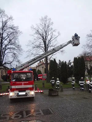 Únik chemikálií a požár na ZŠ Komenského ve Skutči, 16. 12. 2014