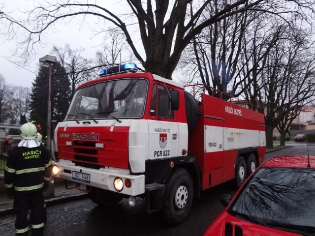Únik chemikálií a požár na ZŠ Komenského ve Skutči, 16. 12. 2014