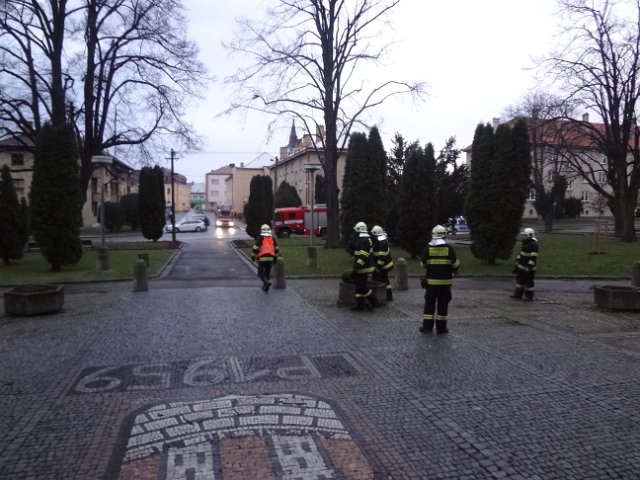 Únik chemikálií a požár na ZŠ Komenského ve Skutči, 16. 12. 2014
