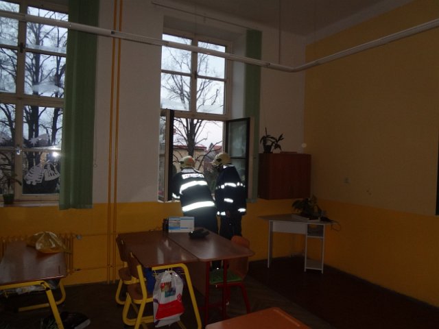 Únik chemikálií a požár na ZŠ Komenského ve Skutči, 16. 12. 2014