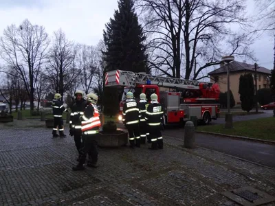 Únik chemikálií a požár na ZŠ Komenského ve Skutči, 16. 12. 2014