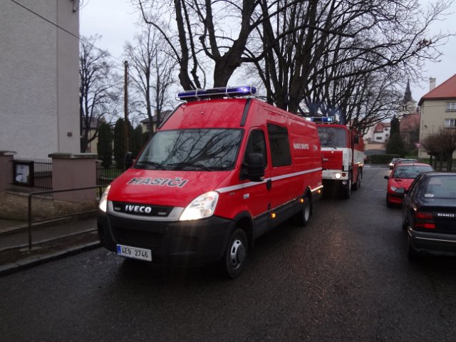 Únik chemikálií a požár na ZŠ Komenského ve Skutči, 16. 12. 2014