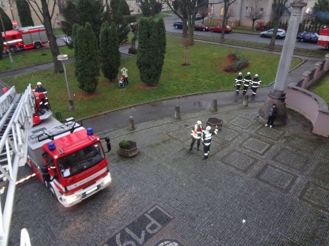 Únik chemikálií a požár na ZŠ Komenského ve Skutči, 16. 12. 2014