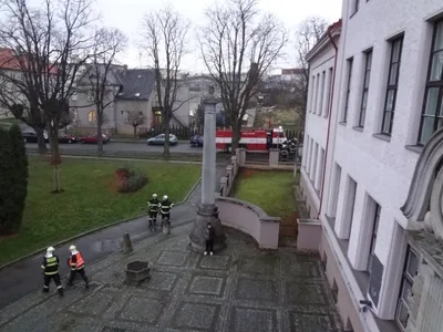 Únik chemikálií a požár na ZŠ Komenského ve Skutči, 16. 12. 2014