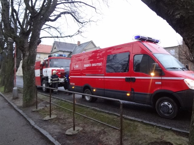 Únik chemikálií a požár na ZŠ Komenského ve Skutči, 16. 12. 2014
