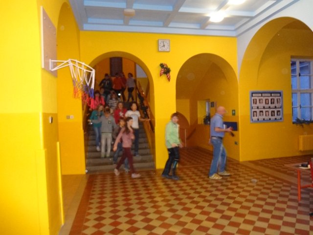 Únik chemikálií a požár na ZŠ Komenského ve Skutči, 16. 12. 2014