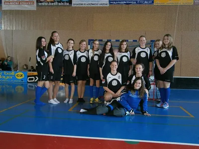 Nejstarší florbalistky Komenského v okresním kole první, 20. 11. 2015