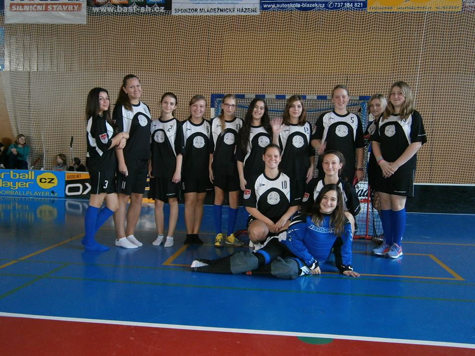 Nejstarší florbalistky Komenského v okresním kole první, 20. 11. 2015