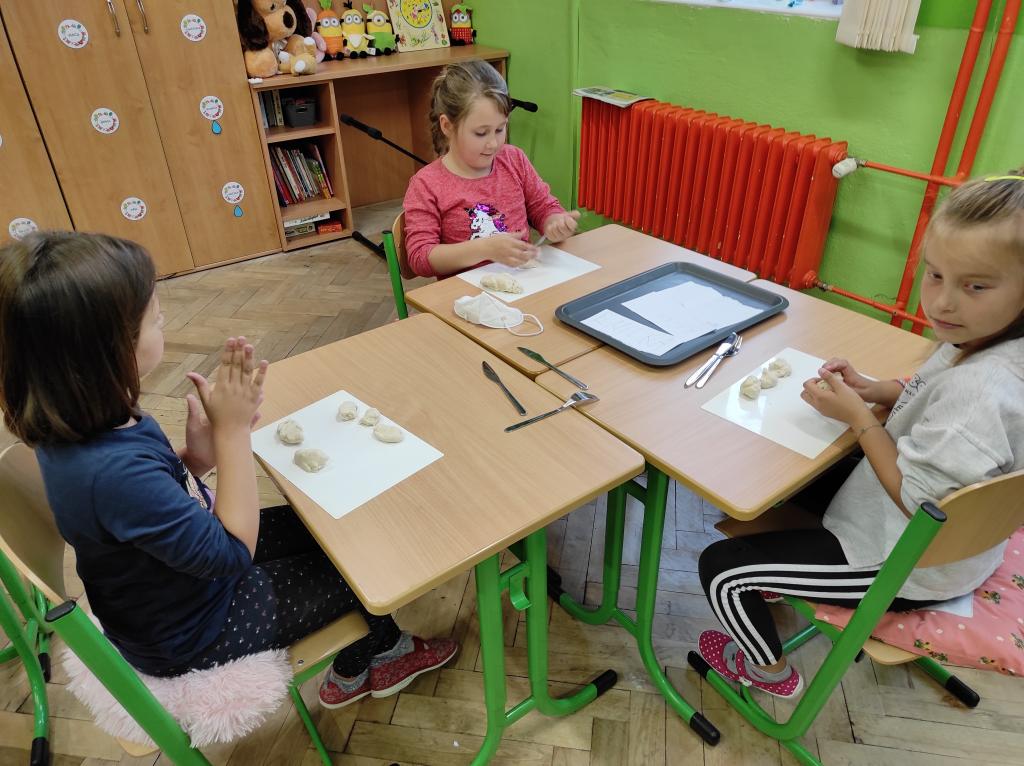 Pracovní činnosti - Modelování ze slaného těsta, 6. 10. 2021