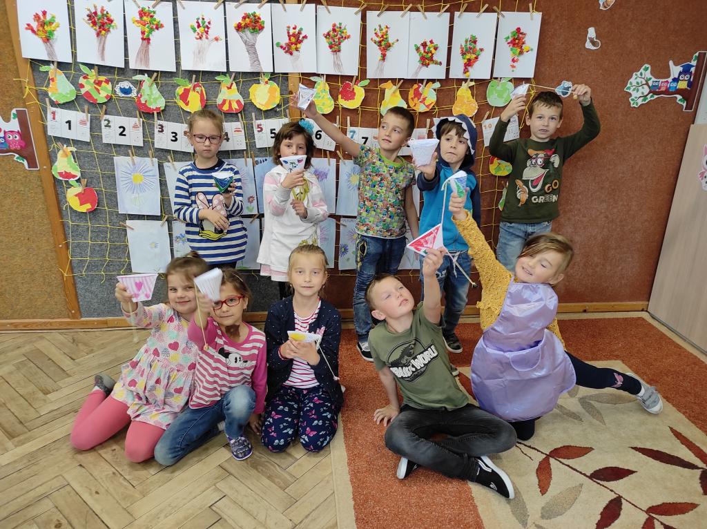 Pracovní činnosti - papírový kelímek chytačka, 11. 10. 2021