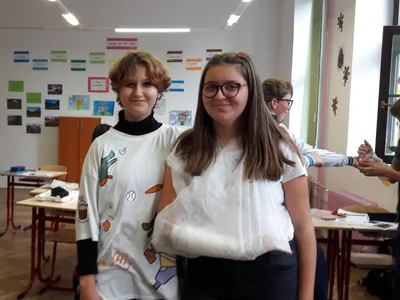 Přírodopis 8: Laboratorní práce - Kosterní soustava a první pomoc při zlomeninách horní končetiny, 21. 10. 2021