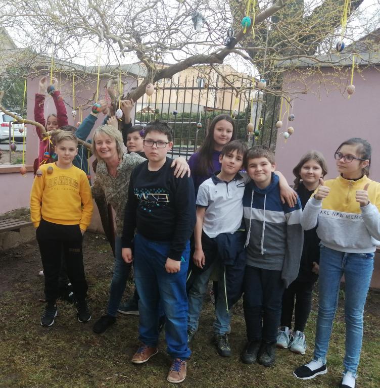 Naše třída zdobí vajíčkovník, 31. 3. 2022