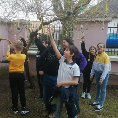 Naše třída zdobí vajíčkovník, 31. 3. 2022
