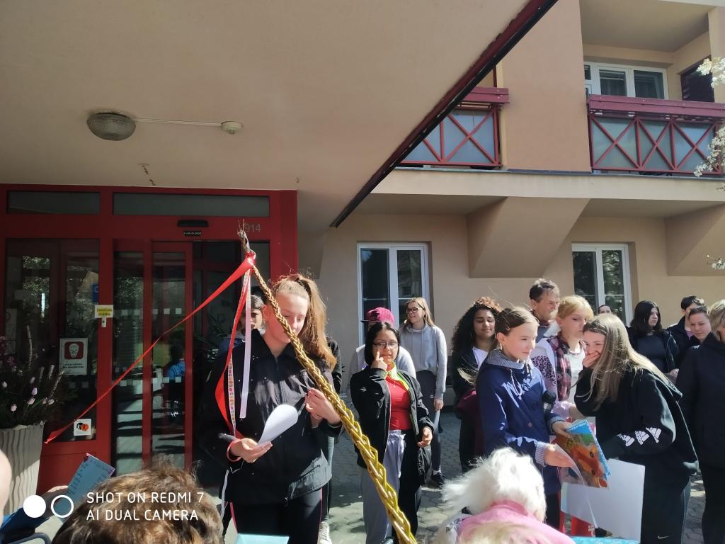 Velikonoční výrobky a tradice předané našimi žákyněmi v SeniorCentru ve Skutči, 13. 4. 2022