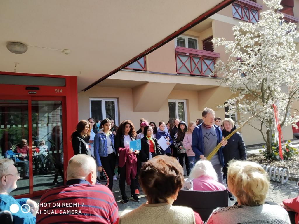 Velikonoční výrobky a tradice předané našimi žákyněmi v SeniorCentru ve Skutči, 13. 4. 2022