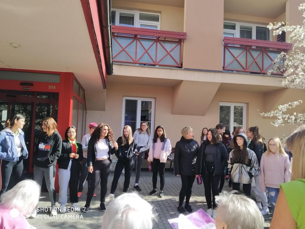 Velikonoční výrobky a tradice předané našimi žákyněmi v SeniorCentru ve Skutči, 13. 4. 2022
