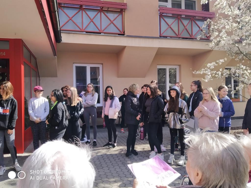 Velikonoční výrobky a tradice předané našimi žákyněmi v SeniorCentru ve Skutči, 13. 4. 2022