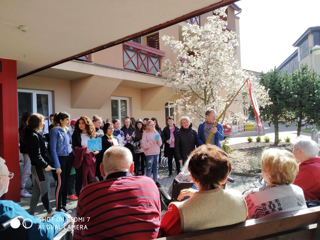 Velikonoční výrobky a tradice předané našimi žákyněmi v SeniorCentru ve Skutči, 13. 4. 2022