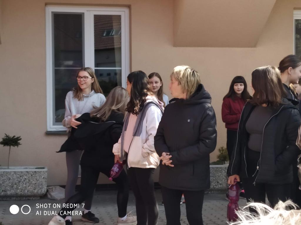 Velikonoční výrobky a tradice předané našimi žákyněmi v SeniorCentru ve Skutči, 13. 4. 2022