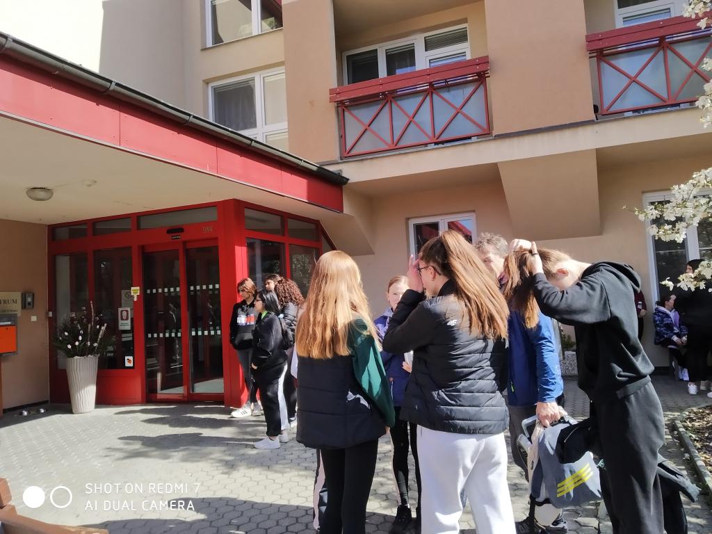 Velikonoční výrobky a tradice předané našimi žákyněmi v SeniorCentru ve Skutči, 13. 4. 2022