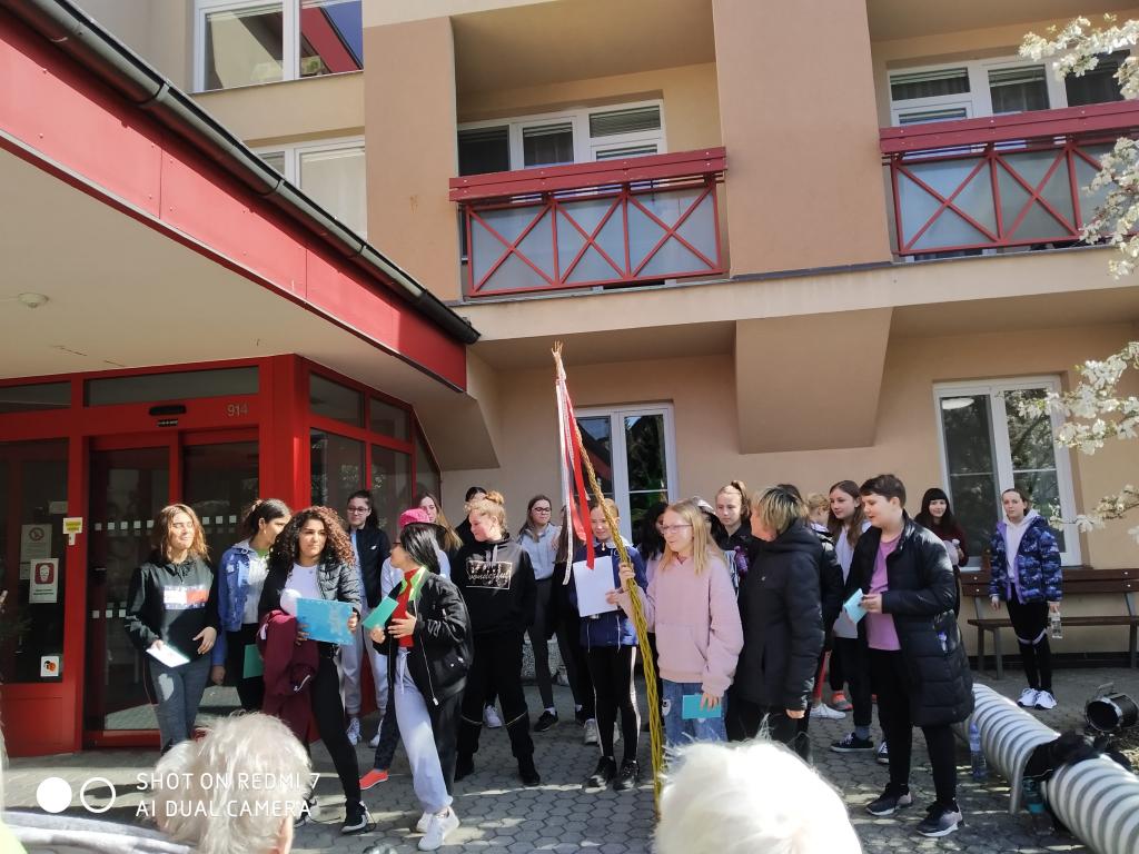 Velikonoční výrobky a tradice předané našimi žákyněmi v SeniorCentru ve Skutči, 13. 4. 2022