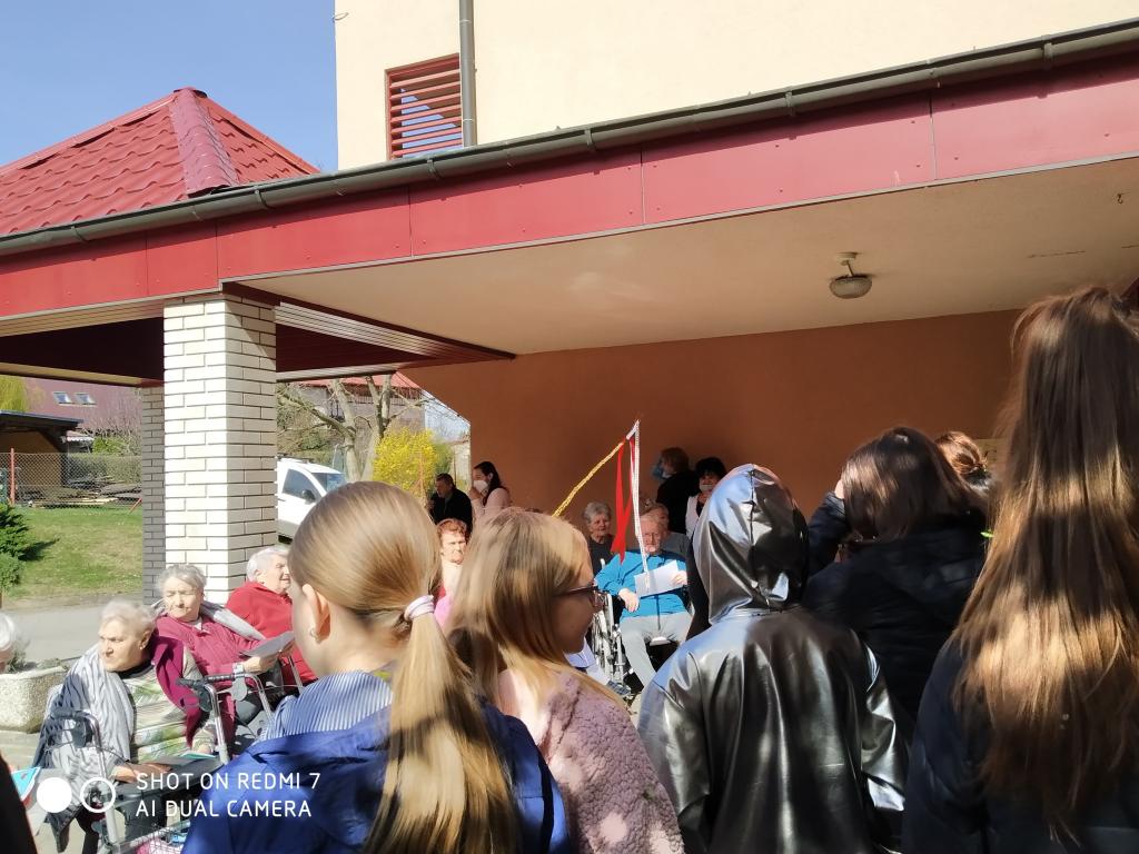 Velikonoční výrobky a tradice předané našimi žákyněmi v SeniorCentru ve Skutči, 13. 4. 2022