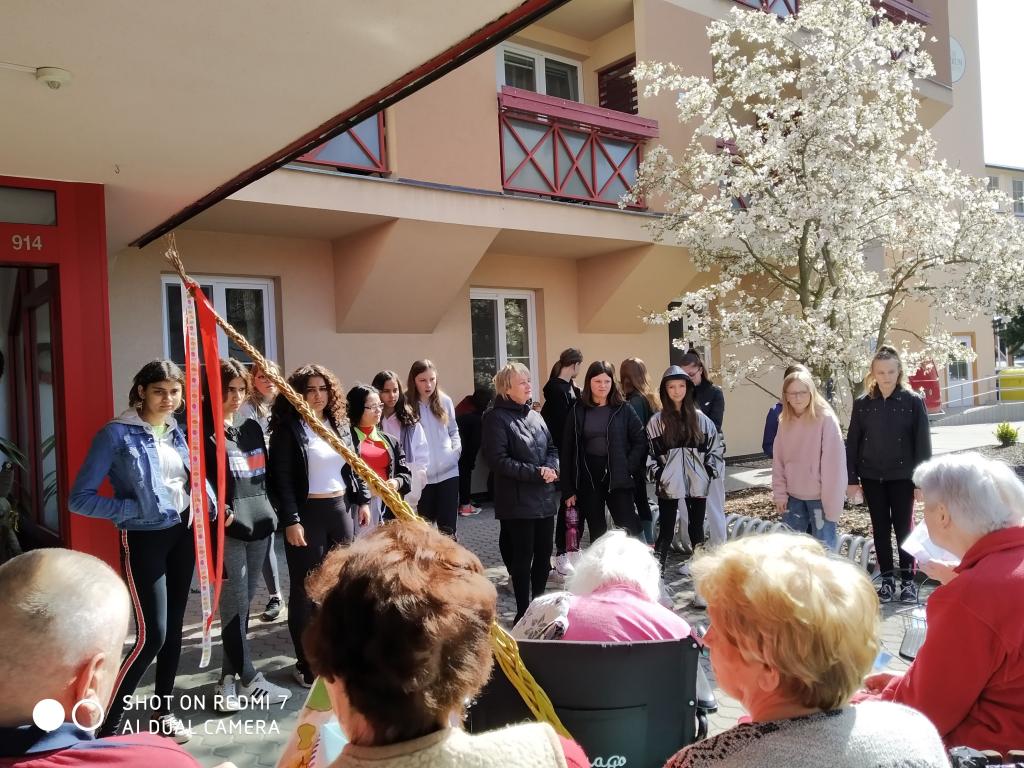 Velikonoční výrobky a tradice předané našimi žákyněmi v SeniorCentru ve Skutči, 13. 4. 2022