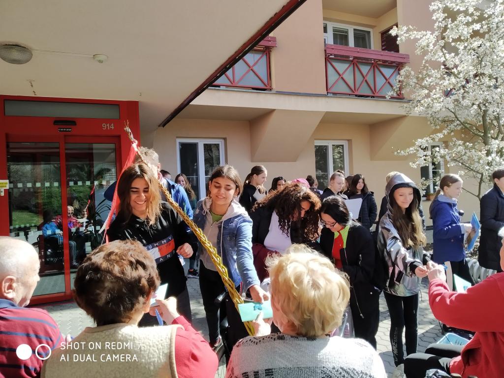 Velikonoční výrobky a tradice předané našimi žákyněmi v SeniorCentru ve Skutči, 13. 4. 2022