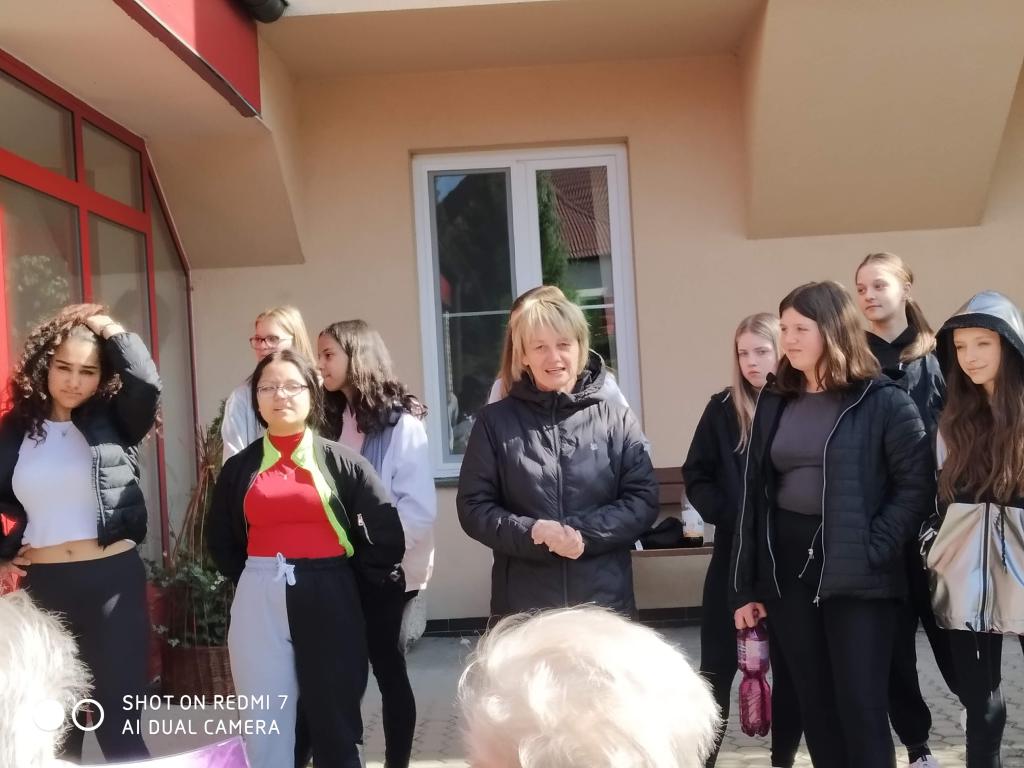 Velikonoční výrobky a tradice předané našimi žákyněmi v SeniorCentru ve Skutči, 13. 4. 2022
