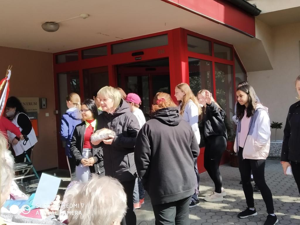 Velikonoční výrobky a tradice předané našimi žákyněmi v SeniorCentru ve Skutči, 13. 4. 2022
