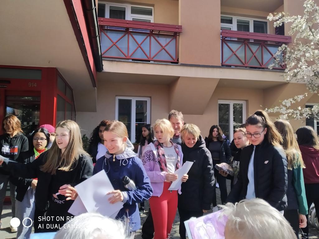 Velikonoční výrobky a tradice předané našimi žákyněmi v SeniorCentru ve Skutči, 13. 4. 2022