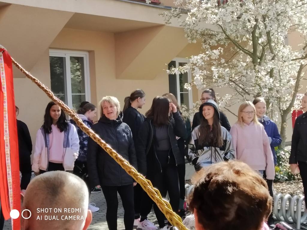 Velikonoční výrobky a tradice předané našimi žákyněmi v SeniorCentru ve Skutči, 13. 4. 2022