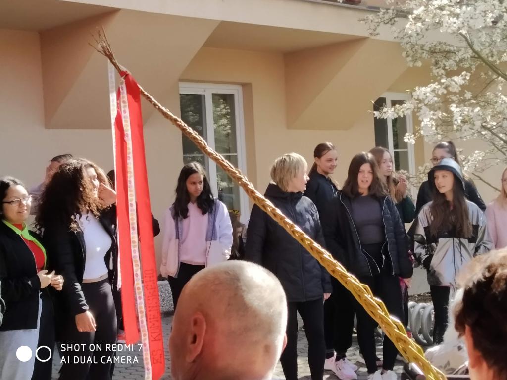 Velikonoční výrobky a tradice předané našimi žákyněmi v SeniorCentru ve Skutči, 13. 4. 2022