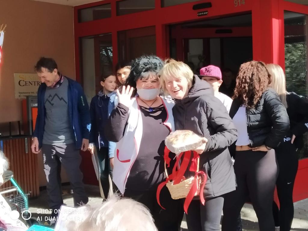 Velikonoční výrobky a tradice předané našimi žákyněmi v SeniorCentru ve Skutči, 13. 4. 2022