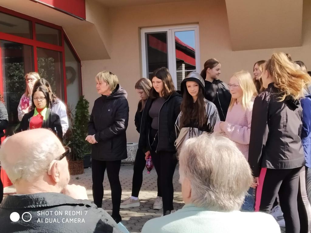 Velikonoční výrobky a tradice předané našimi žákyněmi v SeniorCentru ve Skutči, 13. 4. 2022