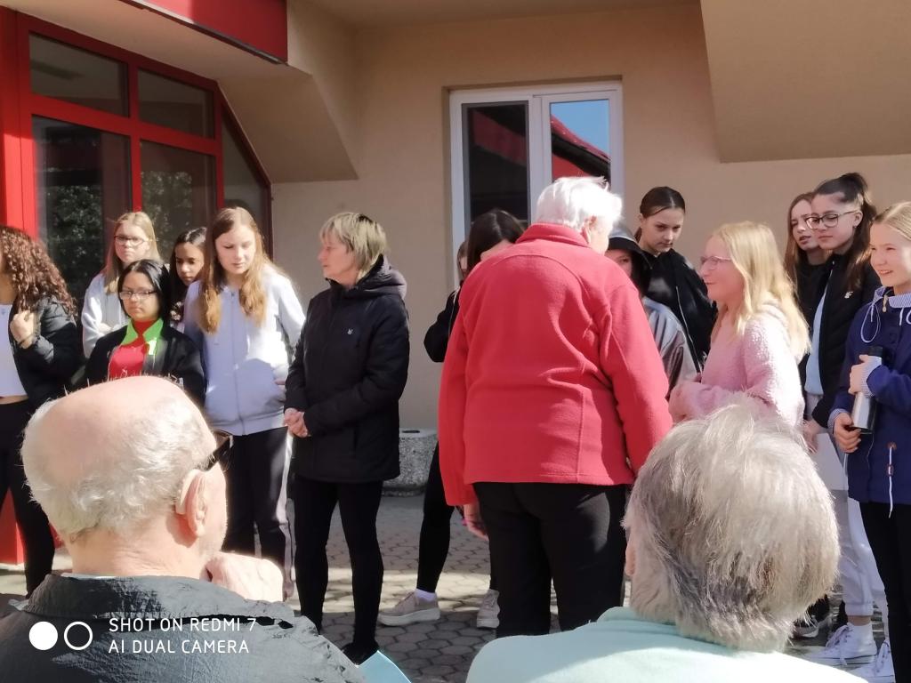 Velikonoční výrobky a tradice předané našimi žákyněmi v SeniorCentru ve Skutči, 13. 4. 2022