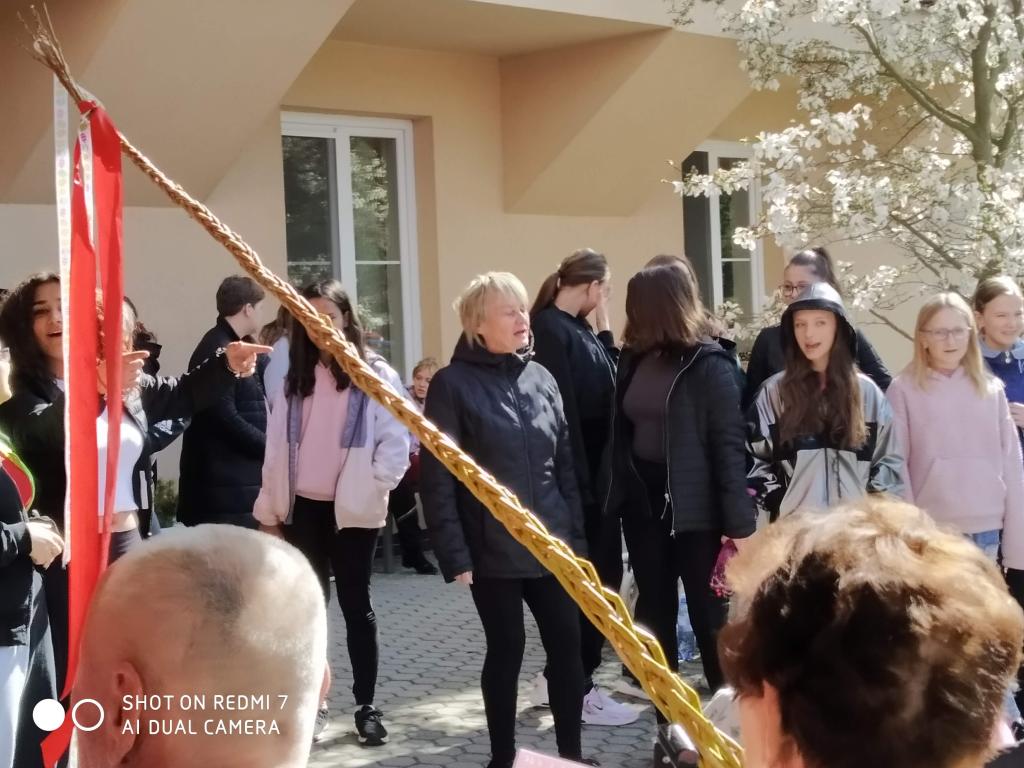Velikonoční výrobky a tradice předané našimi žákyněmi v SeniorCentru ve Skutči, 13. 4. 2022