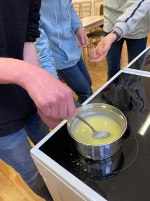 Výroba karamelek, 1. 4. 2022