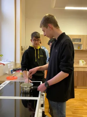 Výroba karamelek, 1. 4. 2022