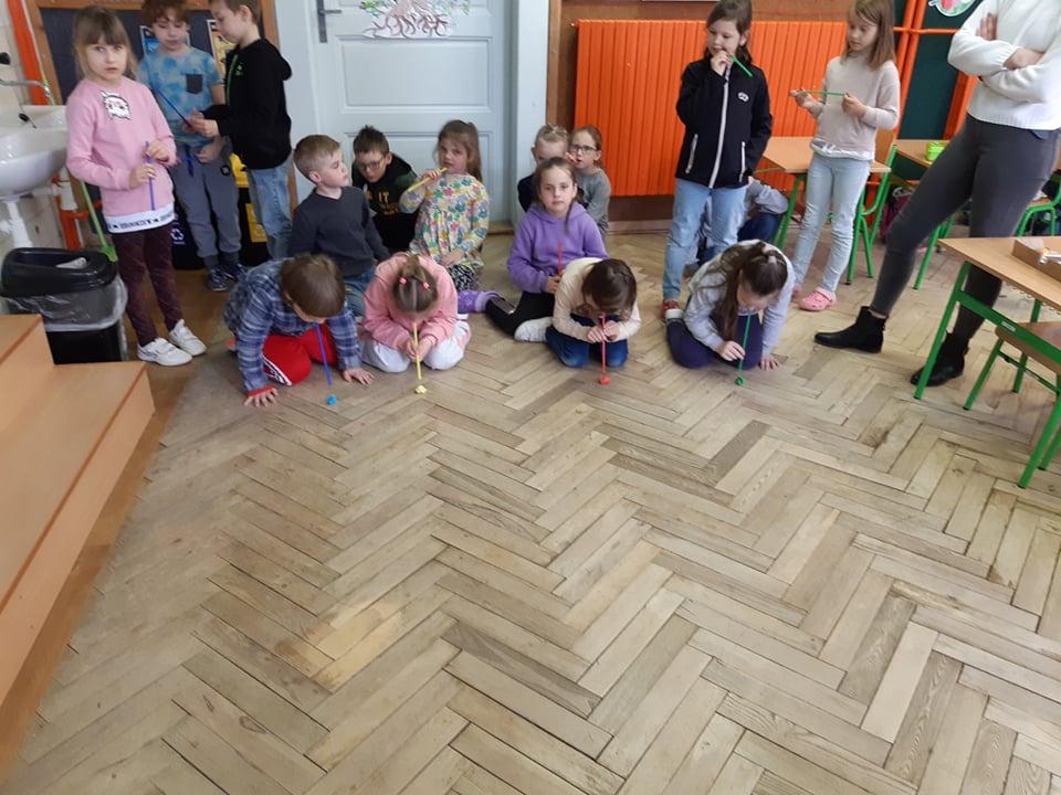 Závody ve foukání papírových vajíček, 12. 4. 2022